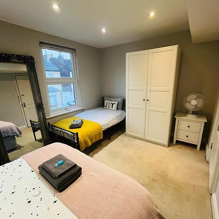 Brentford Guest Rooms Bagian luar foto