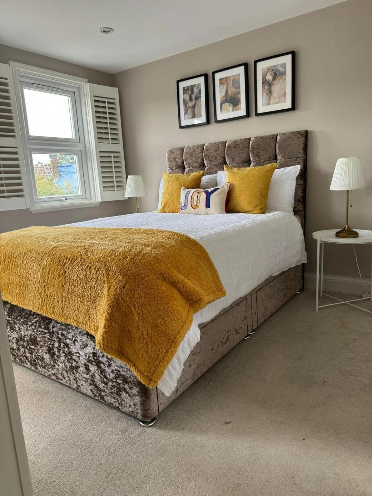 Brentford Guest Rooms Bagian luar foto