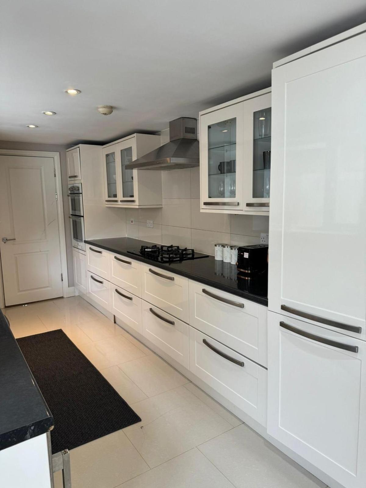 Brentford Guest Rooms Bagian luar foto