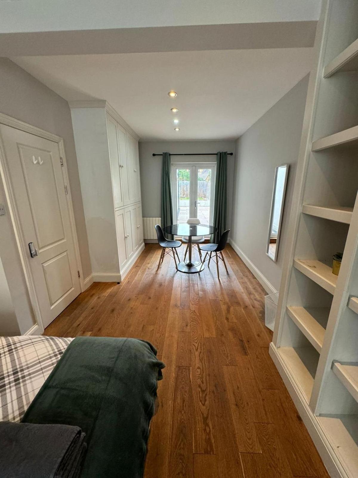 Brentford Guest Rooms Bagian luar foto