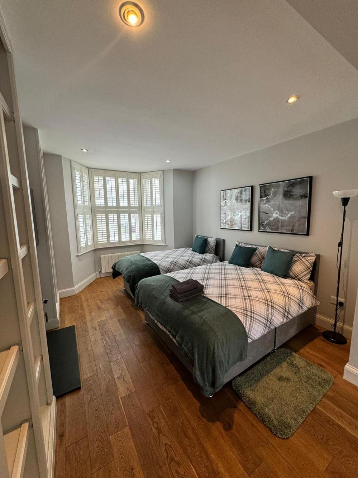 Brentford Guest Rooms Bagian luar foto