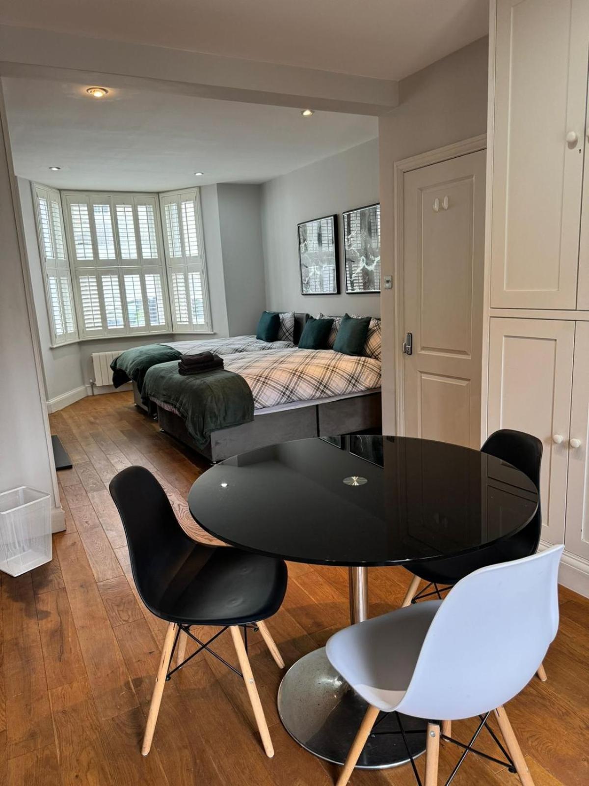 Brentford Guest Rooms Bagian luar foto