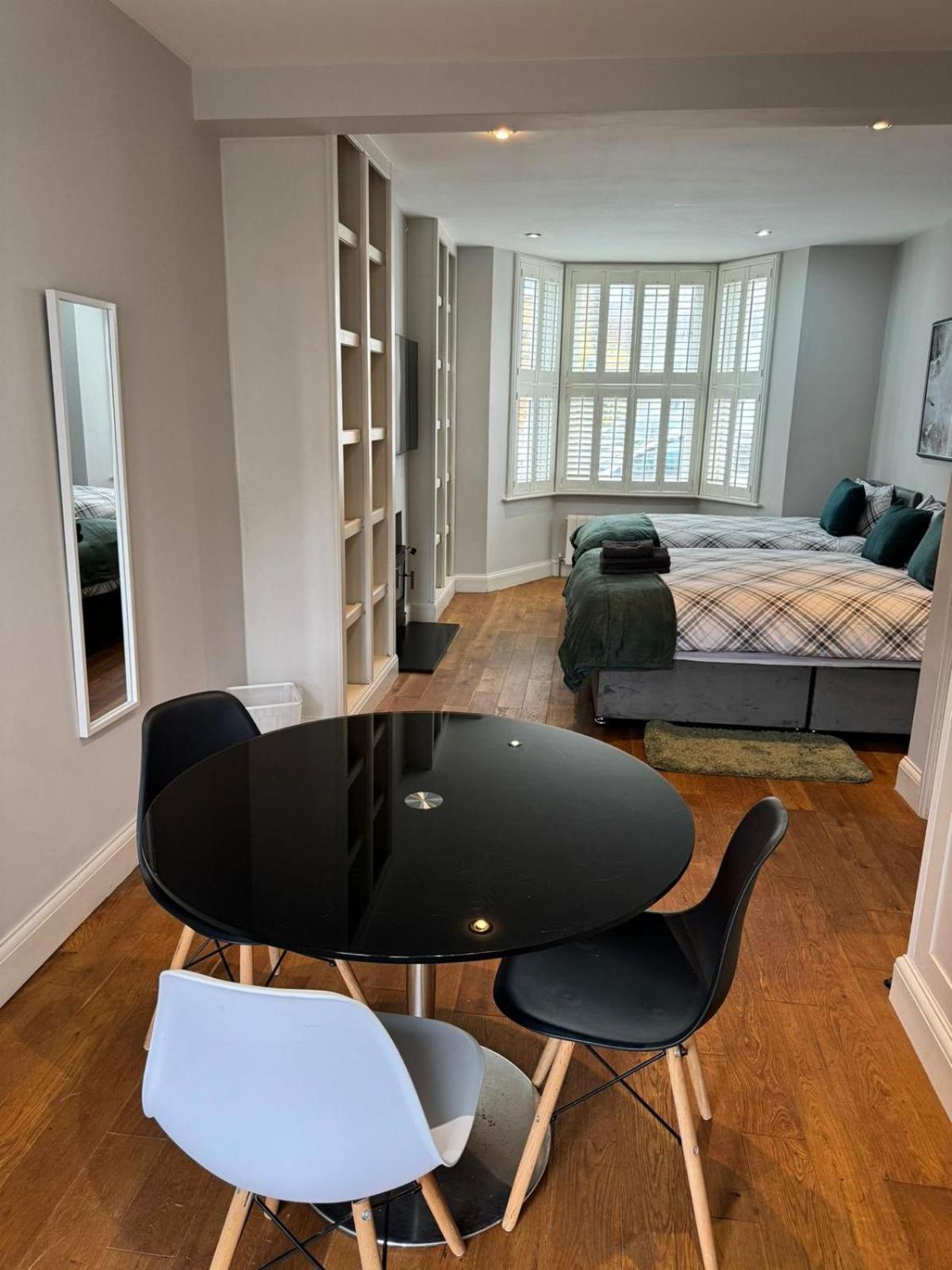 Brentford Guest Rooms Bagian luar foto