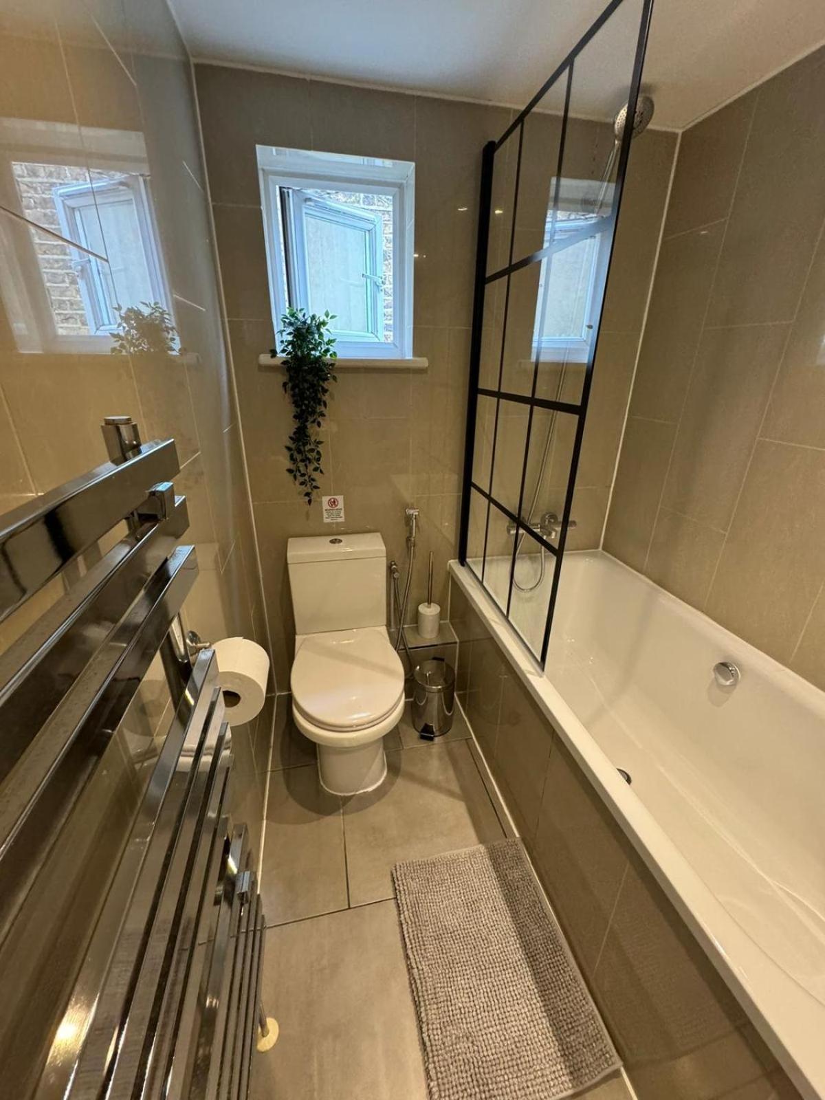 Brentford Guest Rooms Bagian luar foto