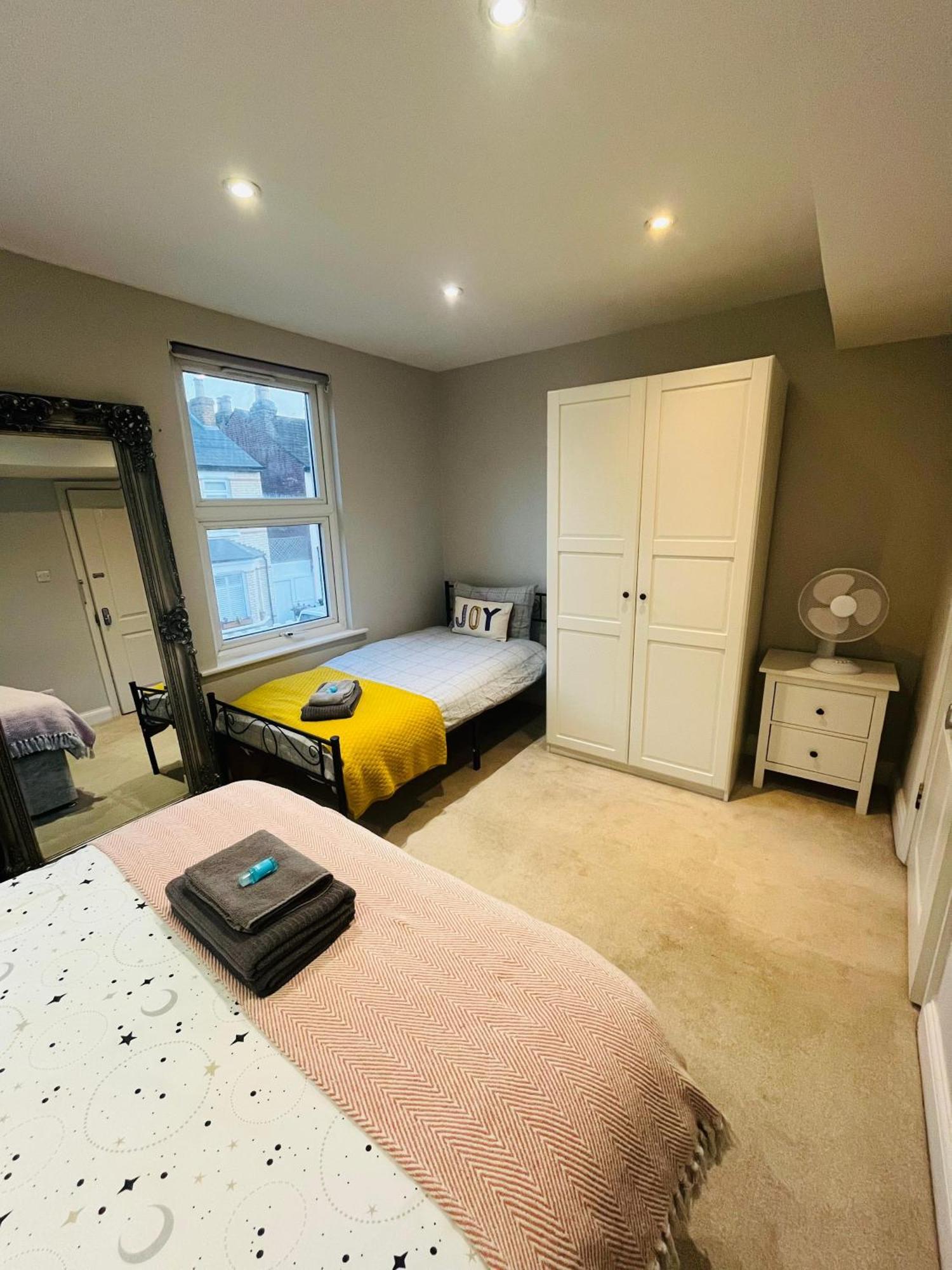 Brentford Guest Rooms Bagian luar foto