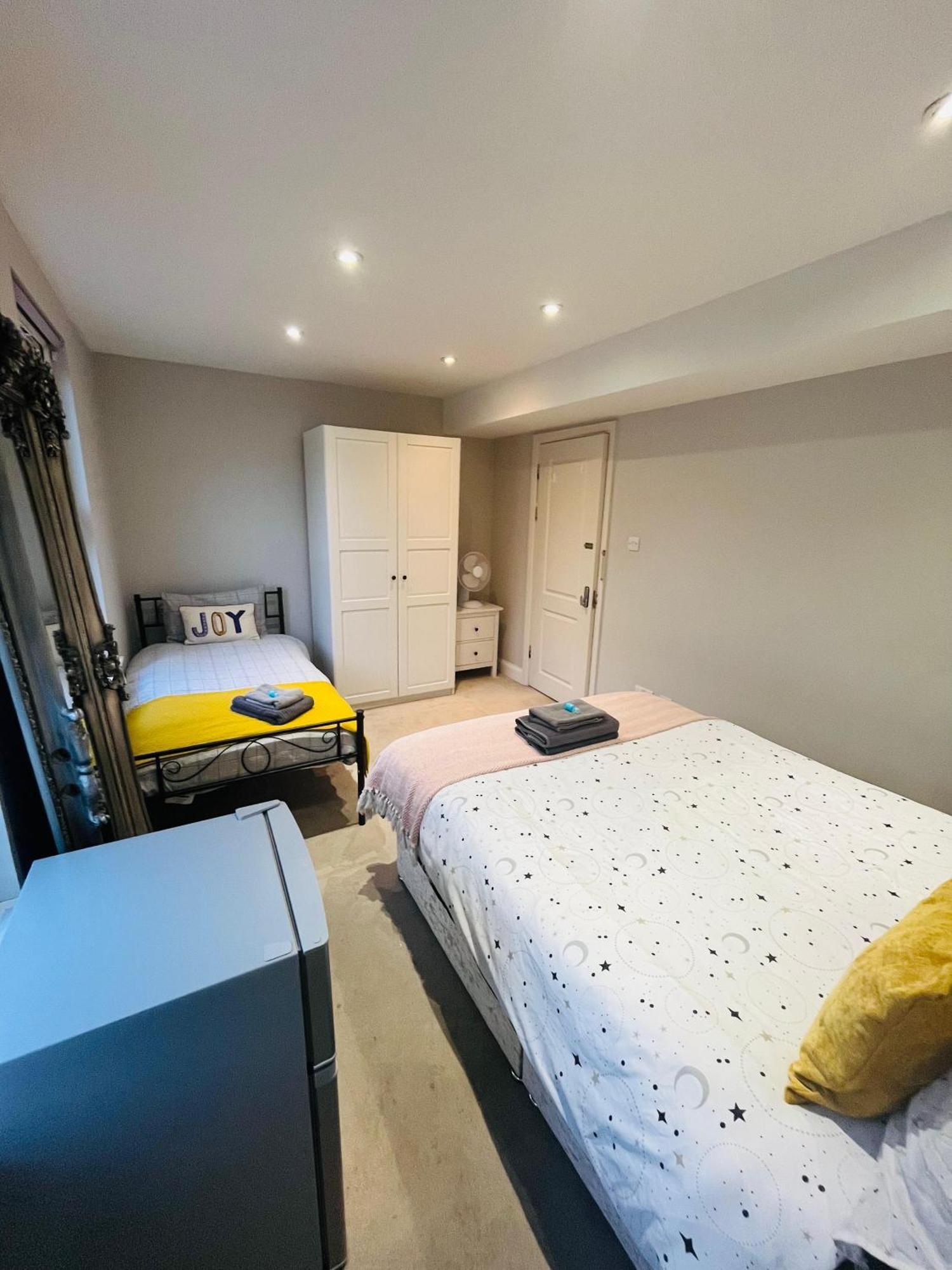 Brentford Guest Rooms Bagian luar foto