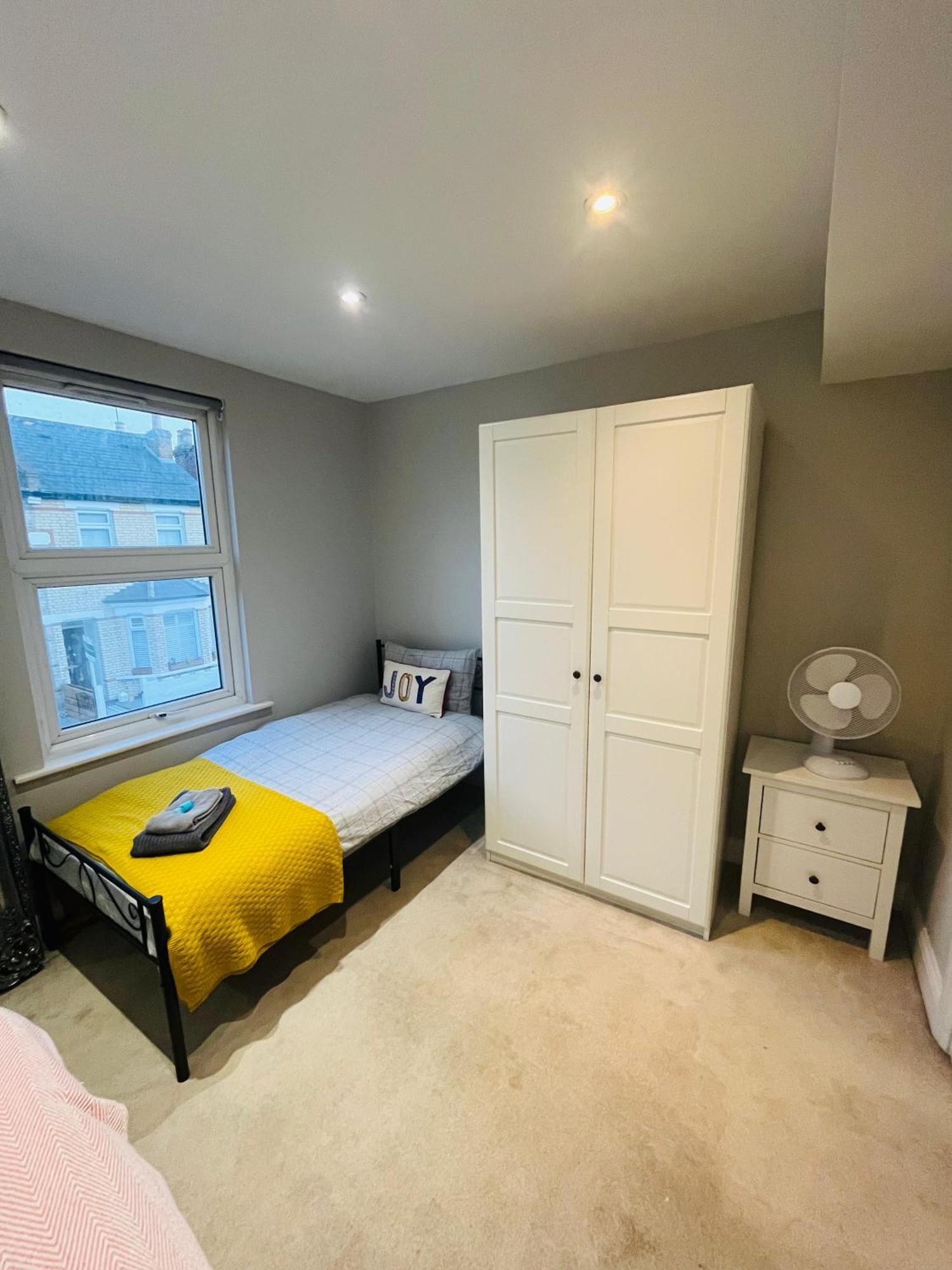 Brentford Guest Rooms Bagian luar foto